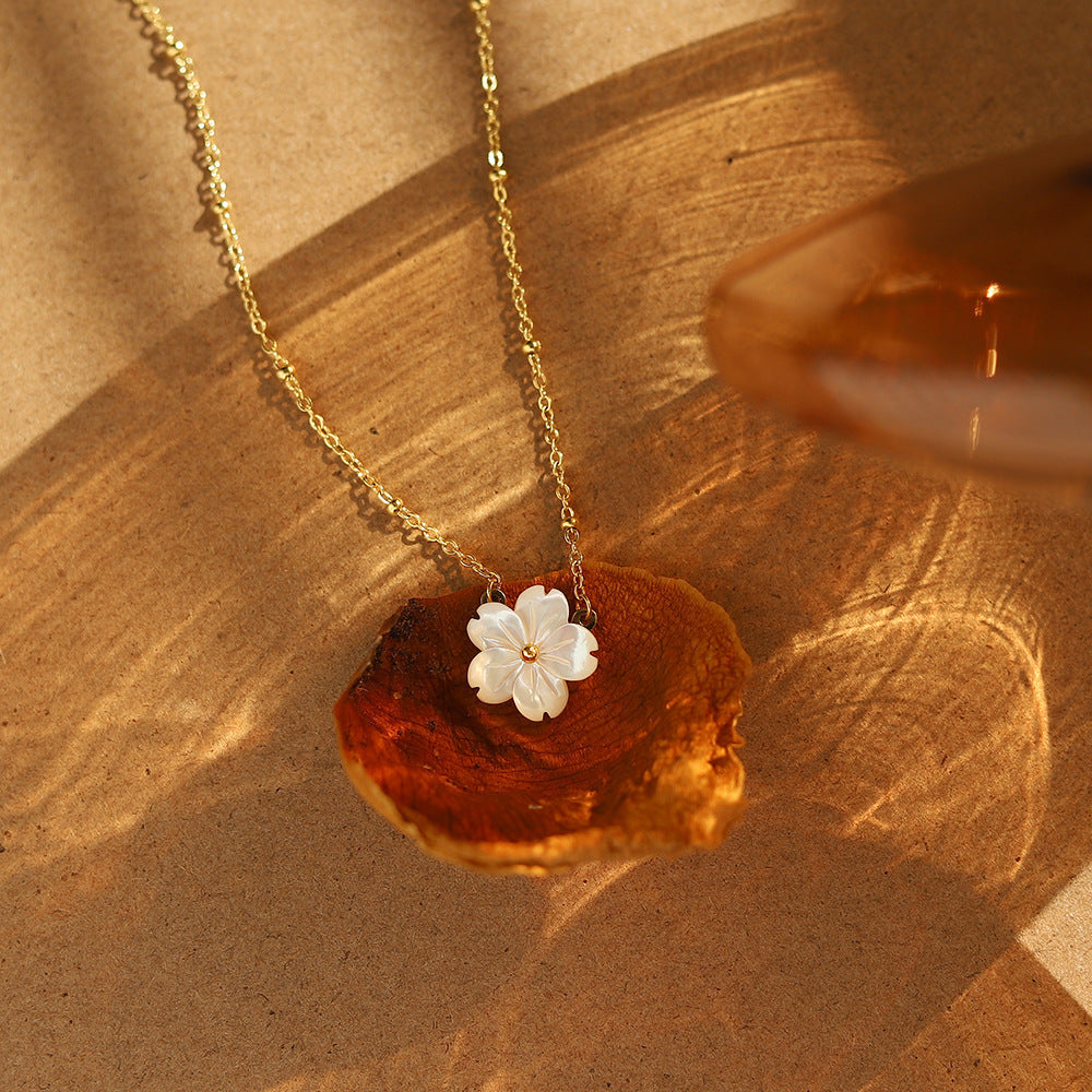 Dainty White Flower Pendant Necklace
