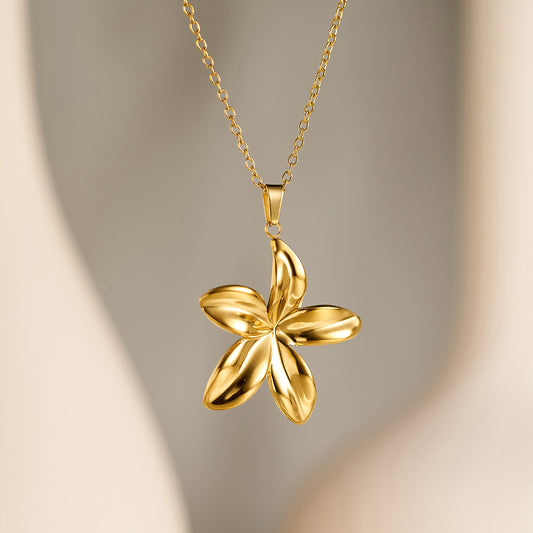 Elegant Gold Flower Pendant Necklace