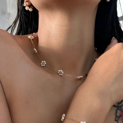 Dainty Beaded Pearl Flower Necklace